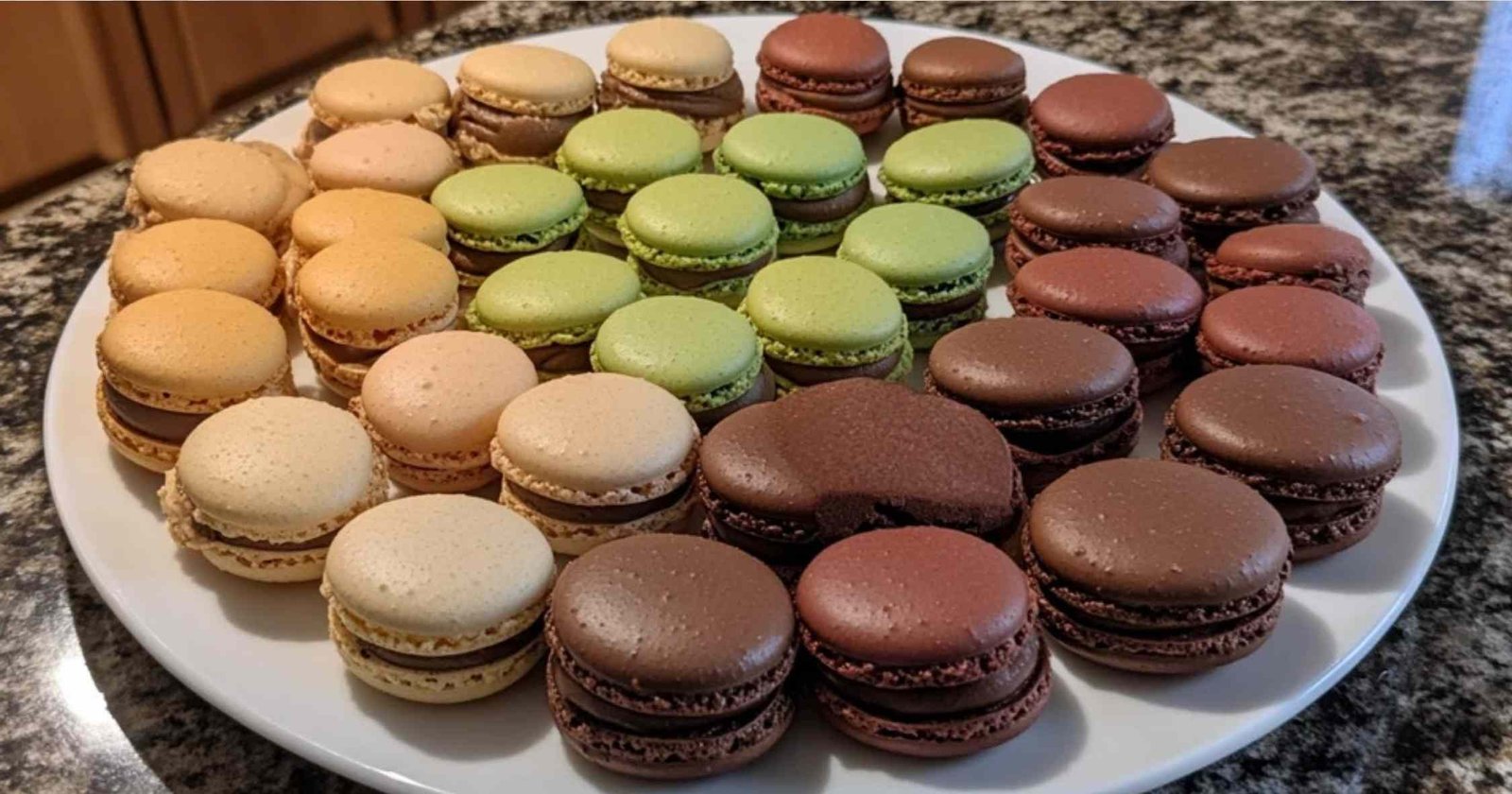 Macarons à l'ancienne : 3 saveurs irrésistibles amande, chocolat, citron vert