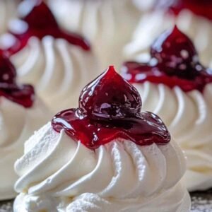 Boule Meringuée Cerise Griotte et Amande Amère 3 Compotée de griottes à l’amande amère pour garniture de meringues
