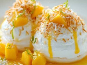 Boule meringuée exotique garnie de noix de coco et zestes de citron vert