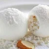 Boules meringuées Raffaello enrobées de noix de coco râpée
