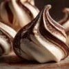 Préparation de la meringue marbrée avec ajout de cacao