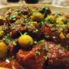 Sauté de veau aux olives dans une cocotte avec sauce onctueuse