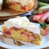 Tarte à la rhubarbe meringuée avec meringue dorée