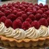 Étapes de préparation de la tarte aux framboises meringuée