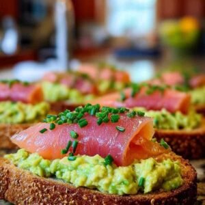 La Tartine Avocat-Saumon Fumé qui Éveillera vos Papilles 3 Écrasement d’avocats pour tartines au saumon fumé