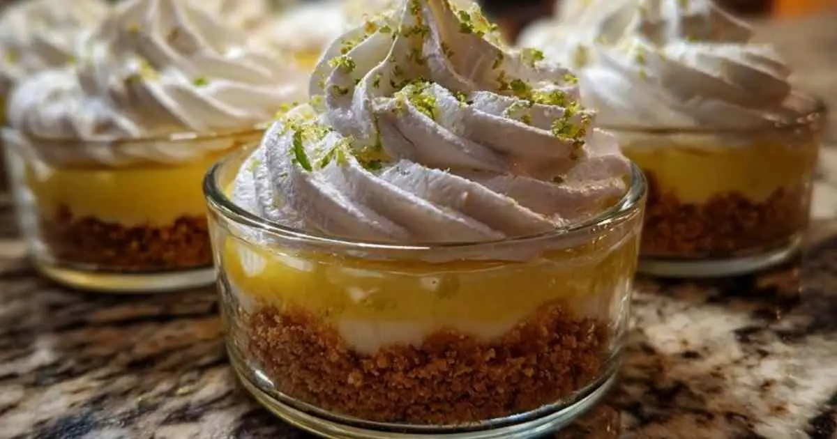 Dressage final des verrines façon tarte au citron meringuée
