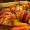 Préparation du blanc de poulet farci au fromage Cantal avant cuisson.
