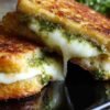 Ingrédients pour la recette du croque-monsieur chèvre pesto : pain de mie, fromage de chèvre, pot de pesto, fromage râpé et beurre.