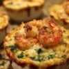 Cuisson du mélange poireau-crevettes-béchamel dans une poêle avant gratinage au four