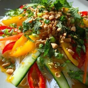 Salade Thaï Cacahuète 3 Préparation ingrédients salade thaï avec légumes en julienne