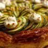 Tarte tatin courgette retournée stracciatella service plat final