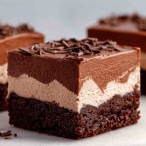 Ganache chocolat brillante coulant sur brownies mousse
