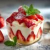 Coupe fraises mascarpone terminée avec décoration menthe
