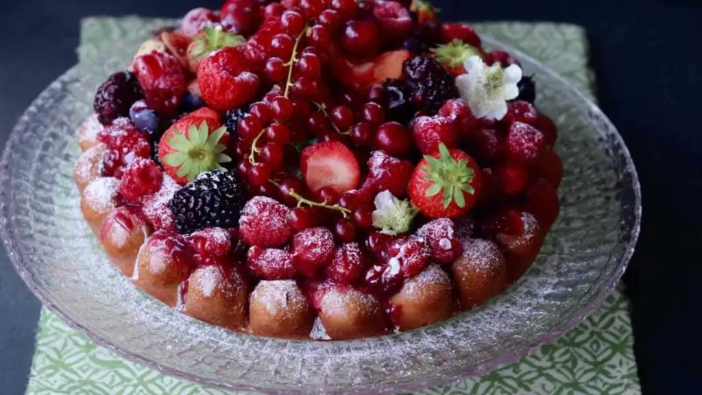 charlotte aux fruits rouges finie decoree 1 Charlotte aux Fruits Rouges