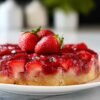 gateau renverse fraises fini demoule caramelise 1 Gâteau Renversé aux Fraises
