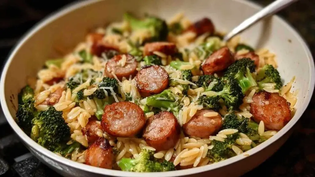 orzo saucisses poulet brocolis recette complete 1.jpg 1 Orzo aux Saucisses de Poulet et Brocolis
